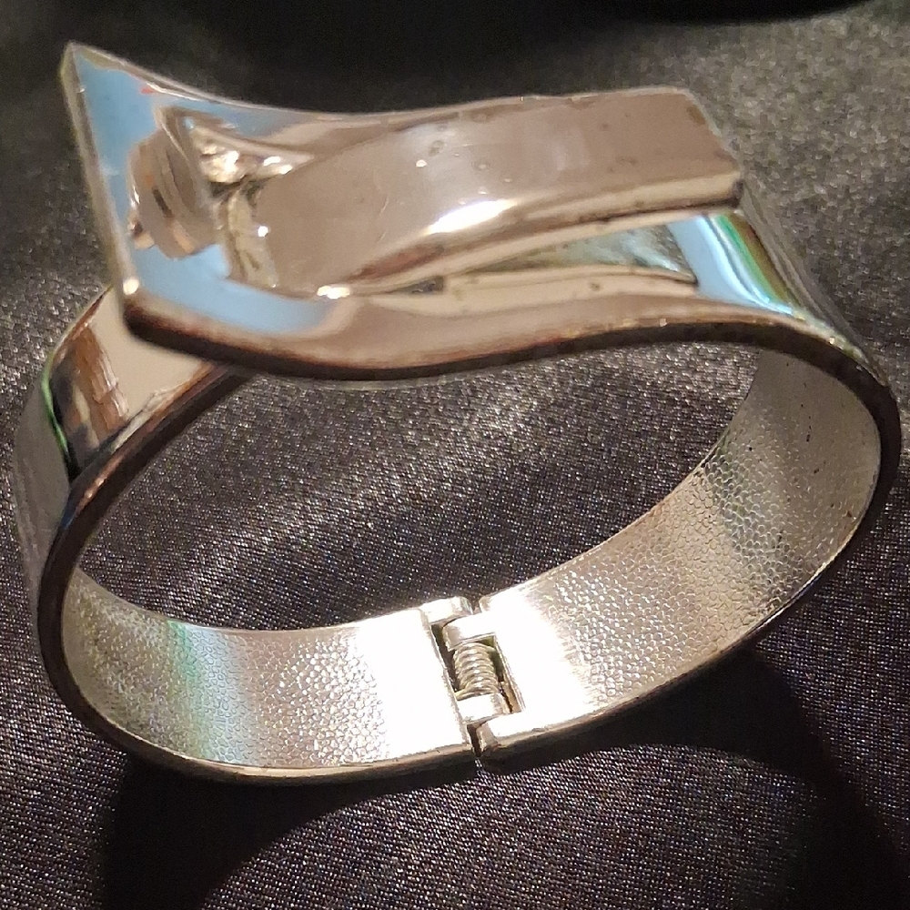 Vintage Silver Fitness Wristband - Picture 7 of 10
